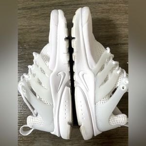 Nike youth Presto- white - size 3y